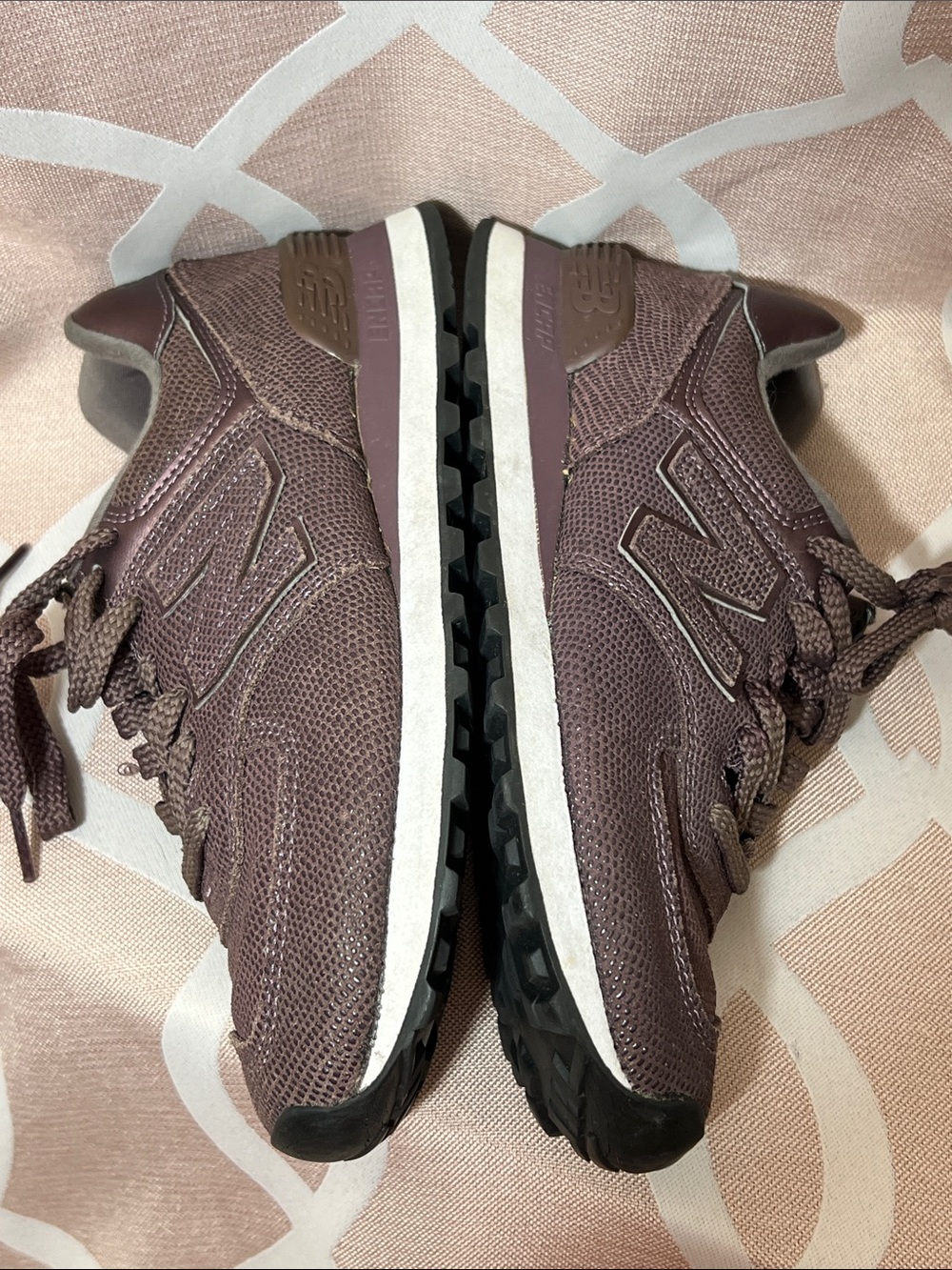 New Balance Women’s Dark Purple w/sparkle Athletic Sneakers 8Wide - Picture 5 of 9